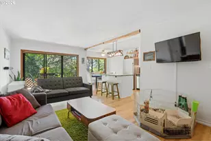 2021 SW Main St, Portland, OR 97205 - Photo 4