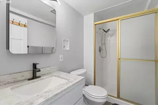 2021 SW Main St, Portland, OR 97205 - Photo 22