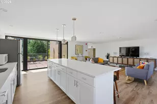 2021 SW Main St, Portland, OR 97205 - Photo 26