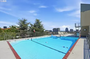 2021 SW Main St, Portland, OR 97205 - Photo 32