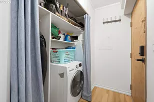 2021 SW Main St, Portland, OR 97205 - Photo 16