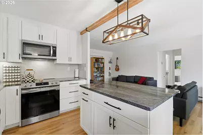 2021 SW Main St #41, Portland, OR 97205 - Photo 10