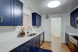 10017 SE Hult St, Portland, OR 97266 - Photo 2