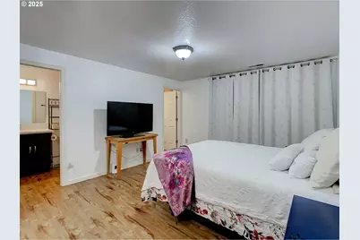 10017 SE Hult St, Portland, OR 97266 - Photo 10