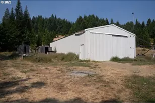 911 Tunnel Rd, Glendale, OR 97442 - Photo 10