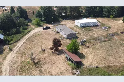 911 Tunnel Rd, Glendale, OR 97442 - Photo 6