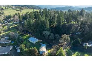 173 Park St, Glide, OR 97443 - Photo 32