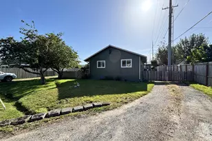 537 Art St, Brookings, OR 97415 - Photo 4