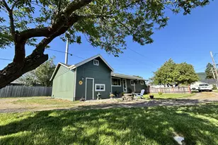 537 Art St, Brookings, OR 97415 - Photo 6