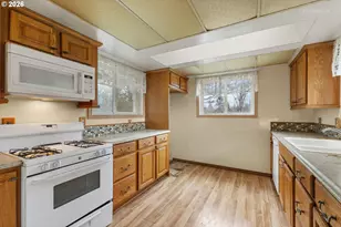 15904 SE Harrison St, Portland, OR 97233 - Photo 6