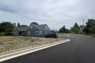 1022 Horn Ln, Eugene, OR 97404 - Photo 2