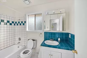 805 SE 139th Ave, Portland, OR 97233 - Photo 22