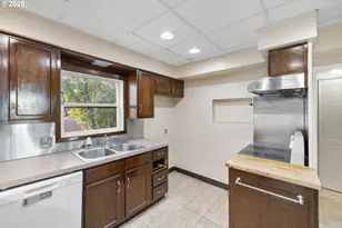 805 SE 139th Ave, Portland, OR 97233 - Photo 8