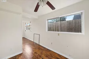 805 SE 139th Ave, Portland, OR 97233 - Photo 32