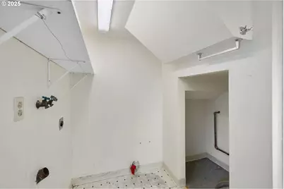 805 SE 139th Ave, Portland, OR 97233 - Photo 30