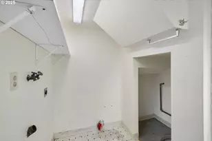 805 SE 139th Ave, Portland, OR 97233 - Photo 30