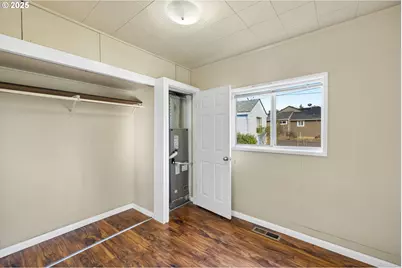 805 SE 139th Ave, Portland, OR 97233 - Photo 6