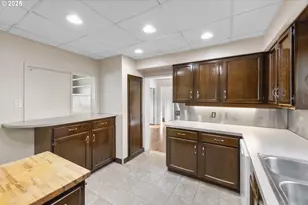 805 SE 139th Ave, Portland, OR 97233 - Photo 10