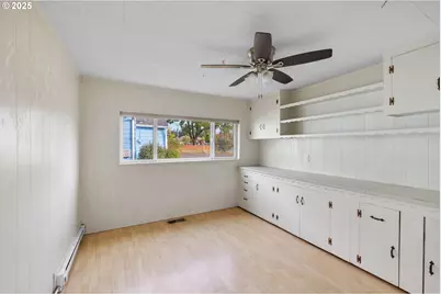 805 SE 139th Ave, Portland, OR 97233 - Photo 12