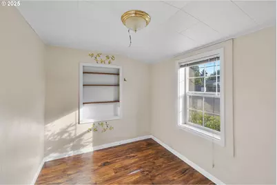 805 SE 139th Ave, Portland, OR 97233 - Photo 4