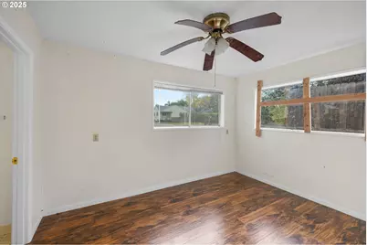 805 SE 139th Ave, Portland, OR 97233 - Photo 28