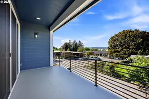 107 SE 3rd St, Troutdale, OR 97060 - Photo 4