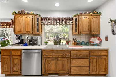 122 Carlos Ave, Rogue River, OR 97537 - Photo 12