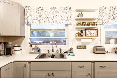 1064 E Taylor Ave, Cottage Grove, OR 97424 - Photo 12