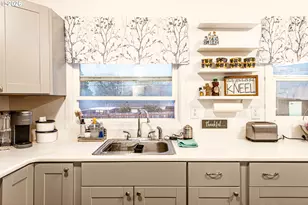 1064 E Taylor Ave, Cottage Grove, OR 97424 - Photo 12