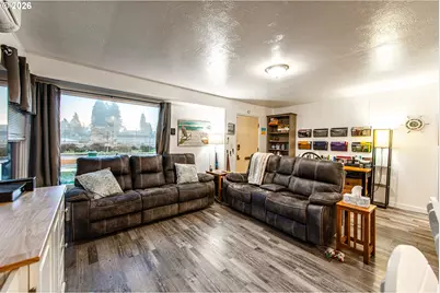 1064 E Taylor Ave, Cottage Grove, OR 97424 - Photo 6