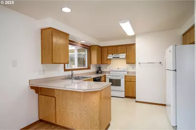 695 SW Westview Dr, McMinnville, OR 97128 - Photo 12