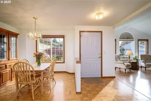 695 SW Westview Dr, McMinnville, OR 97128 - Photo 10