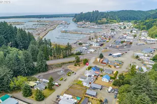 1050 Broadway Ave, Winchester Bay, OR 97467 - Photo 2