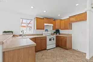 1050 Broadway Ave, Winchester Bay, OR 97467 - Photo 10