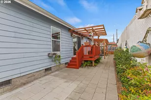 1050 Broadway Ave, Winchester Bay, OR 97467 - Photo 32