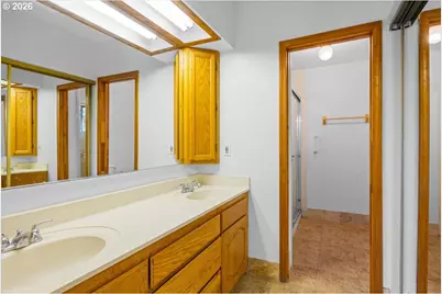1300 Daisy Ln, Grants Pass, OR 97527 - Photo 26