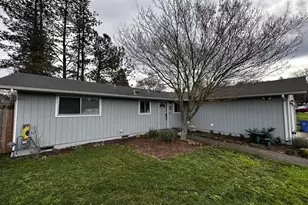 2345 Circle Dr, Roseburg, OR 97471 - Photo 2