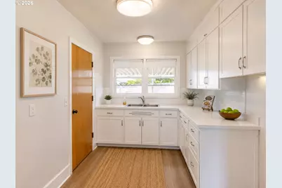 1420 SE 117th Ave, Portland, OR 97216 - Photo 4