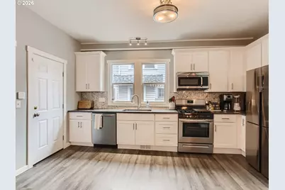 121 NE Knott St, Portland, OR 97212 - Photo 10