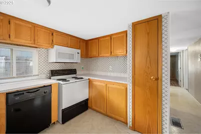 4730 Auburn Rd #158, Salem, OR 97301 - Photo 8