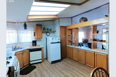 12705 SW Airfield Ln, Culver, OR 97734 - Photo 10