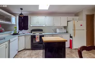 1200 E Central Ave, Sutherlin, OR 97479 - Photo 8