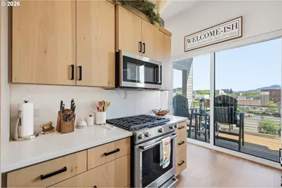 157 Shelton McMurphey Blvd, Eugene, OR 97401 - Photo 14