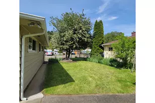 47858 W 1st St, Oakridge, OR 97463 - Photo 36