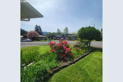 47858 W 1st St, Oakridge, OR 97463 - Photo 6