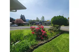 47858 W 1st St, Oakridge, OR 97463 - Photo 6