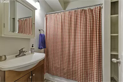 6675 NE Birch St, Hillsboro, OR 97124 - Photo 18