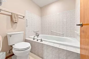 13815 NW 10th Ct, Vancouver, WA 98685 - Photo 16