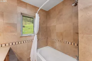 402 Northside Rd, Sutherlin, OR 97479 - Photo 14