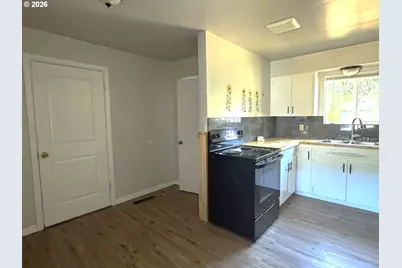 621 Irving Dr, Myrtle Creek, OR 97457 - Photo 10